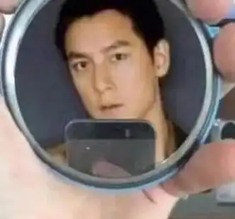 靠自己双手赚钱的粥饼伦,反而是那么多"周杰伦"里,让大家印象最深刻的