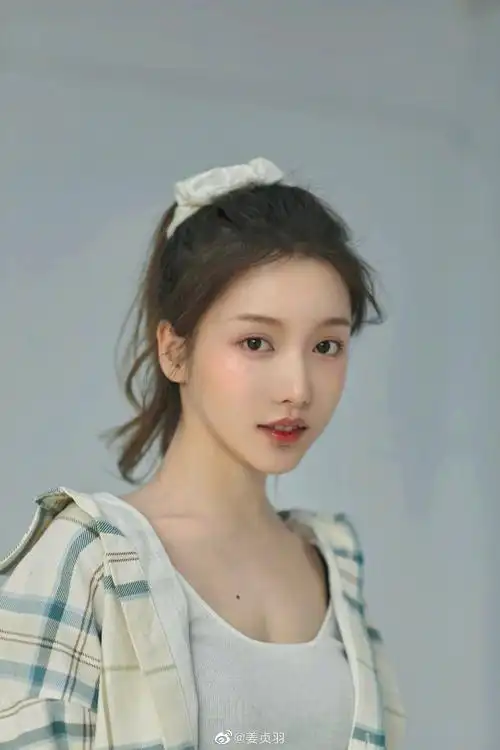 360度无死角的95后年轻演员姜贞羽