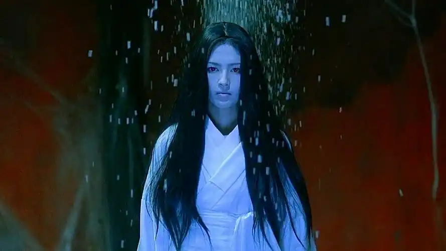 这么漂亮的女鬼,瞬间不害怕了