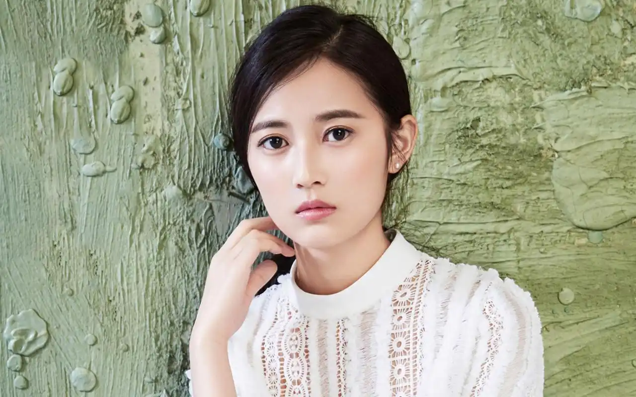 《锦绣未央》陈钰琪清新写真图片桌面壁纸