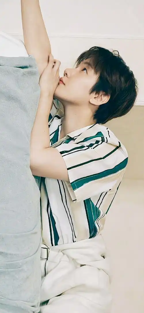 边伯贤超话#边伯贤费加罗封面#|壁纸|天才爱豆7815