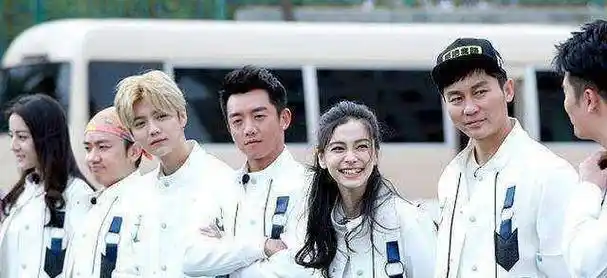 当跑男团纷纷为鹿彤恋送去祝福时,只有她暖心替热巴留尊严_鹿晗