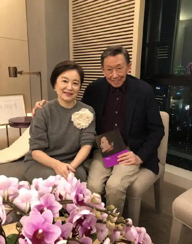 林青霞旧爱秦汉近况曝光闲在家中给小孙女做牛肉面与儿媳相处融洽