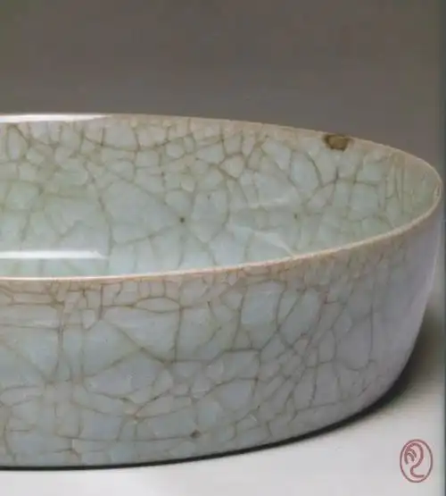 南宋官窑青瓷圆洗南宋官窑青瓷印花龙纹洗这件印花龙纹洗有幸被乾隆爷