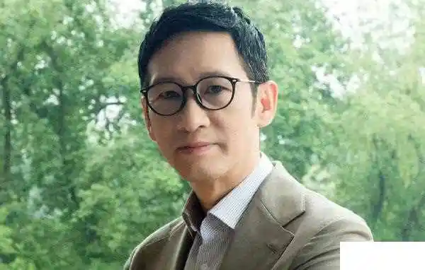 何佳媛是王劲松前妻还是现任妻子 王劲松有老婆么-小人物k