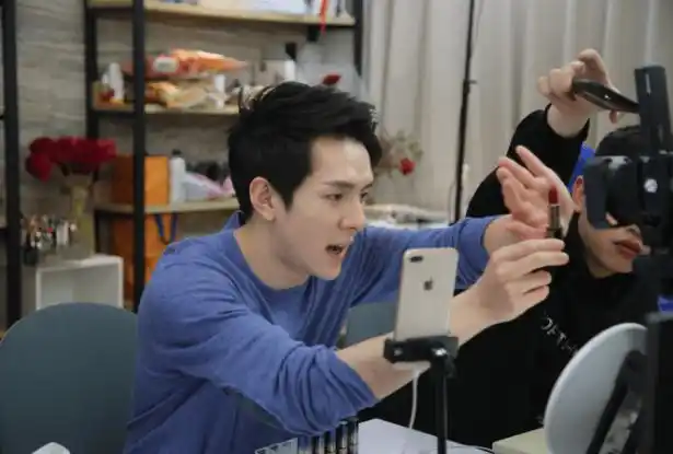 李佳琦节目爆火 "国潮"背后的崛起_直播_国货_品牌