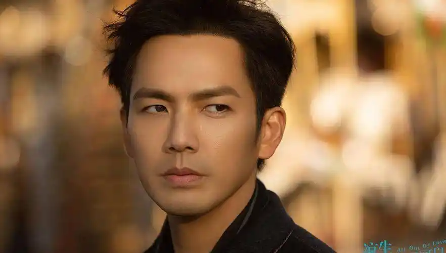 47岁钟汉良凭什么还能搭档90小花演古偶?