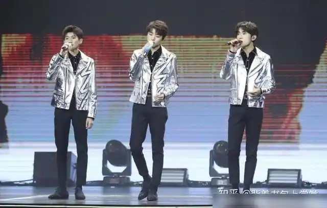 易烊千玺身高绝对不低于177且听我慢慢分析