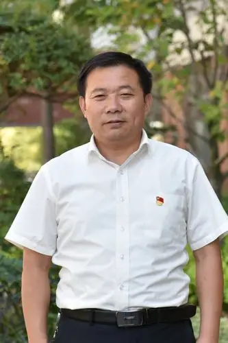 党支部书记,校长 孟楠 - 荆河街道滕南中学
