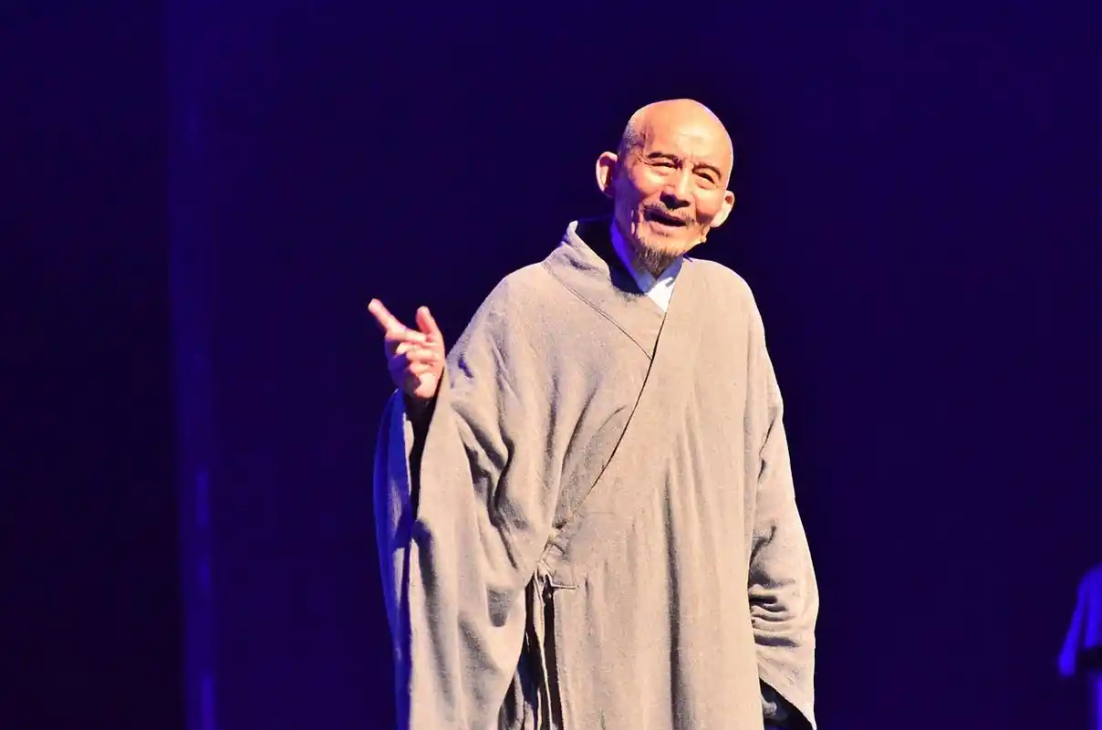 弘一法师曾言:"人的相貌七年一变,气色七天一变,神韵七分钟一变.