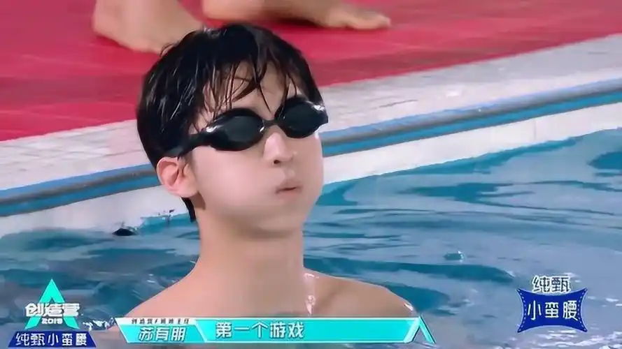 赵让的游泳姿势,让旁边的周震南哭笑不得