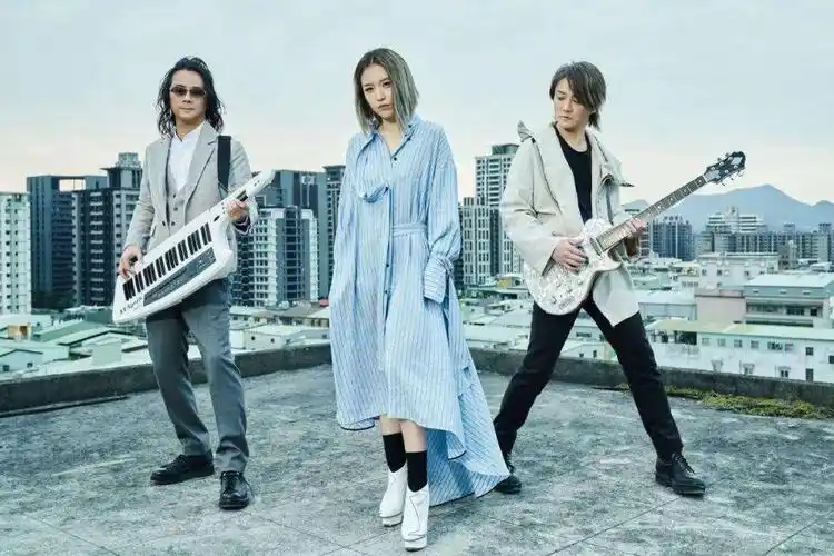 飞儿乐队新主唱唱你的微笑,你能接受吗?还有飞儿的感觉吗?