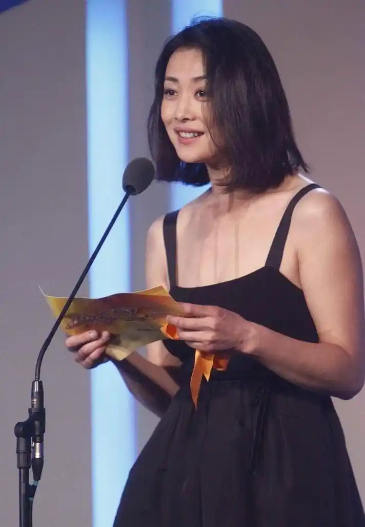 三婚两离,她为何又回到了前夫的怀抱?与继子的关系也引发热议