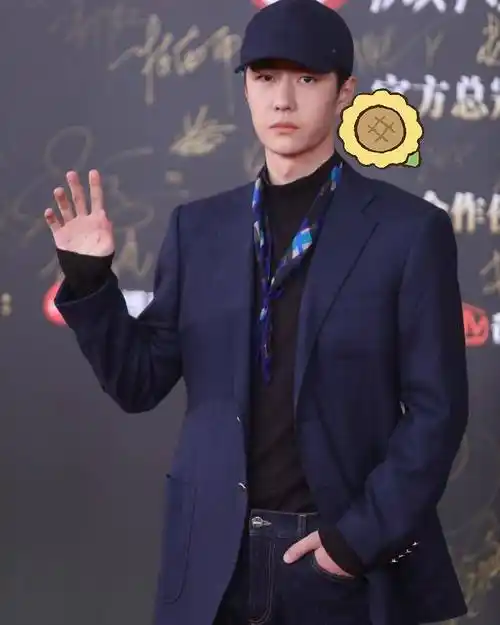 男明星穿搭更有心机,肖战高奢总监亲自打造,王一博鞋子超5万_男星_活