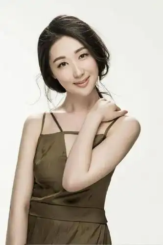 她是刘亦非表妹美过杨幂如今美出了新高度