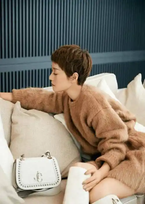 原创马伊琍真有超模范穿马海毛连衣裙配白色靴子气质好惊艳