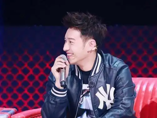 友谊这么铁,潘玮柏想当杨丞琳娘家人,胖圆脸的他梳飞机头真带感