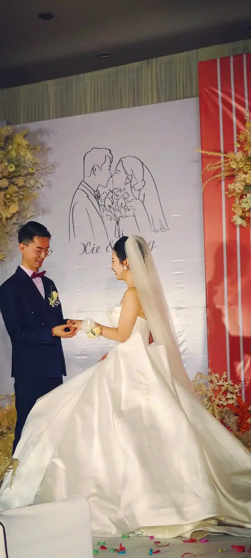 这是一场在孝堂里举行的婚礼,新郎的妈妈(我老公的妹妹)在婚礼 - 抖音