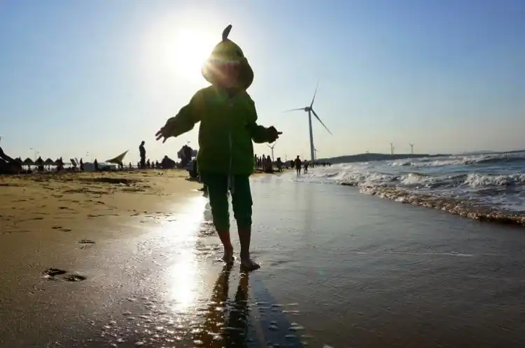 【玩水宝贝】海边戏水-夏日正确的打开方式