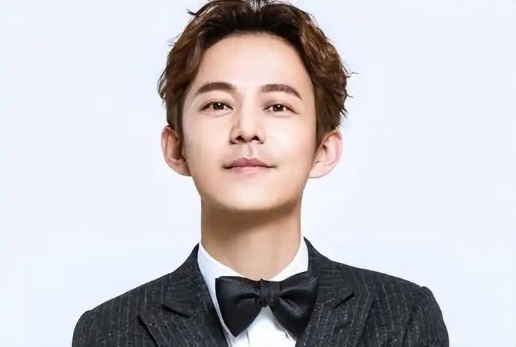 这次轮何炅翻车被实名指控拖欠工资信息量大