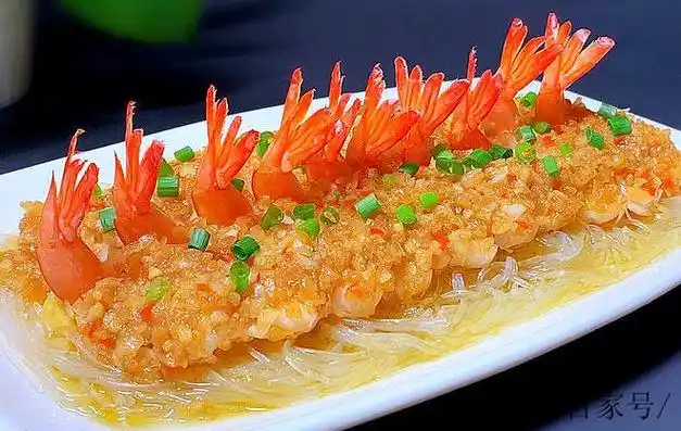 蒜蓉粉丝开边虾,做法简单,味道鲜美.关键还教你调好吃的蒜蓉酱