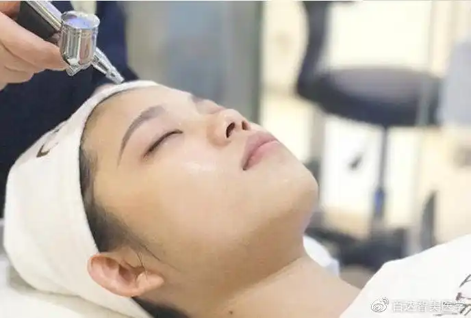 医学美容项目会导致肌肤损伤应正确选择皮肤修复项目医美护肤品