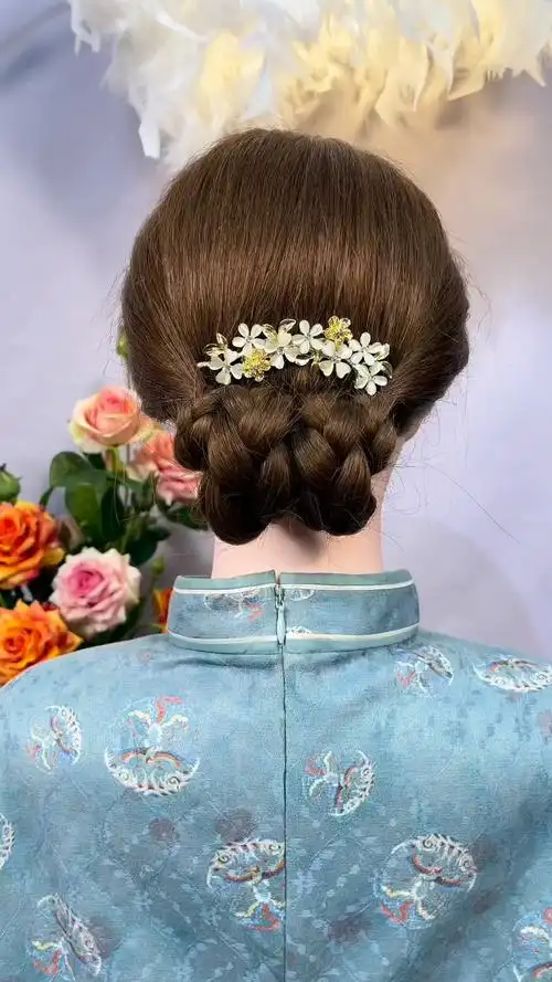 春天穿旗袍的盘发