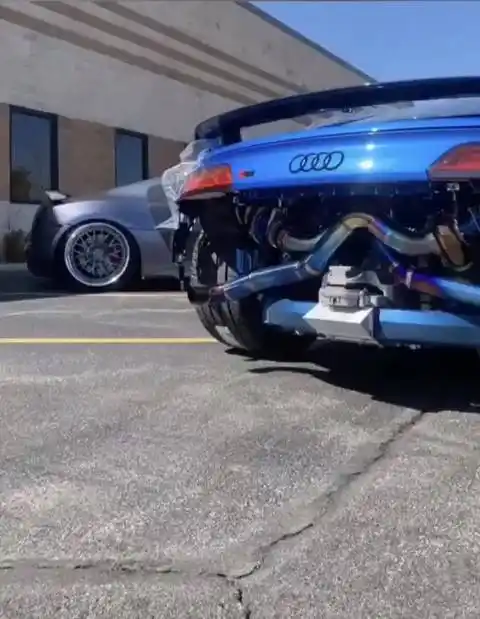 带你们近距离看下奥迪r8排气,好家伙这是准备开启烤肉模式吗