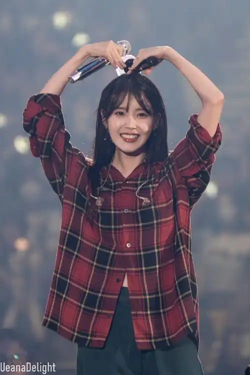 李知恩超话7015#iu演唱会#230924「2023 i un1ver5e粉丝演唱会」