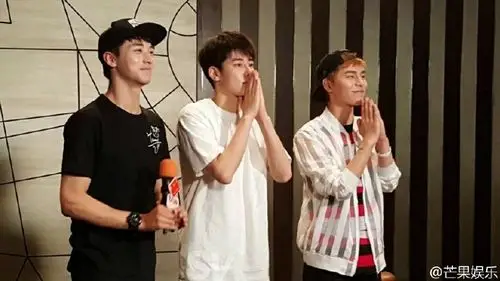 >  《上瘾》许魏洲林枫松陈稳泰国粉丝见面会图片曝光 该剧改编自柴