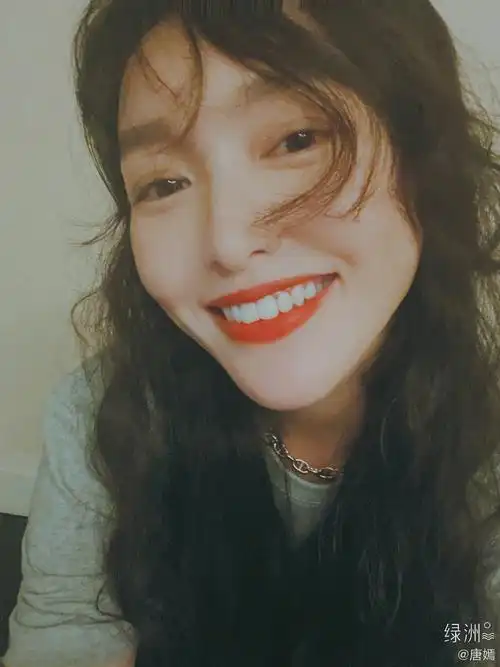 唐嫣分享新自拍,糖糖笑得好甜啊,酒窝太可爱了吧!