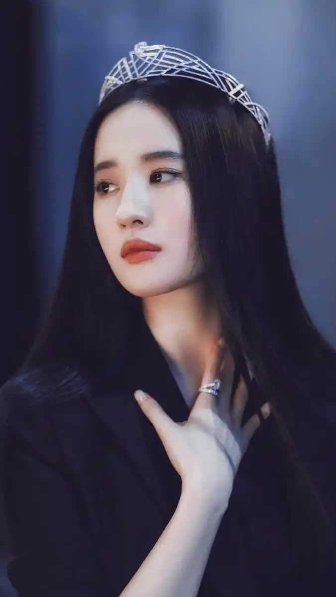 白色礼服皇冠刘亦菲