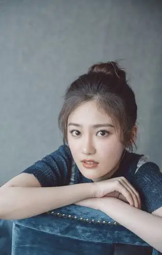 女演员汤梦佳甜美温婉活动写真