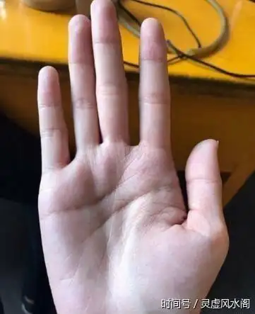 5,女右手婚姻线断开是怎么了:女生右手掌纹中间那条线是断开的,手相上