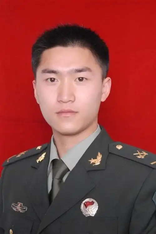 军人帅哥3_2011-6-8上传图片_爱得荒谬的相册_poco空间_poco网(poco.