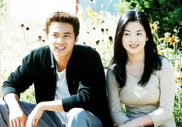 2009年,宋慧乔又和玄彬传出了恋情.起初,大家都不愿意相信.