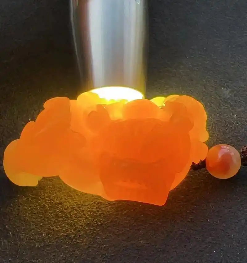 天然黄龙玉鸡油黄冰种满色手工精雕霸王貔貅大挂件小手玩件底部有天然