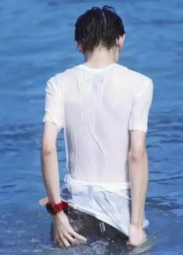 王源的窄腰真的绝了