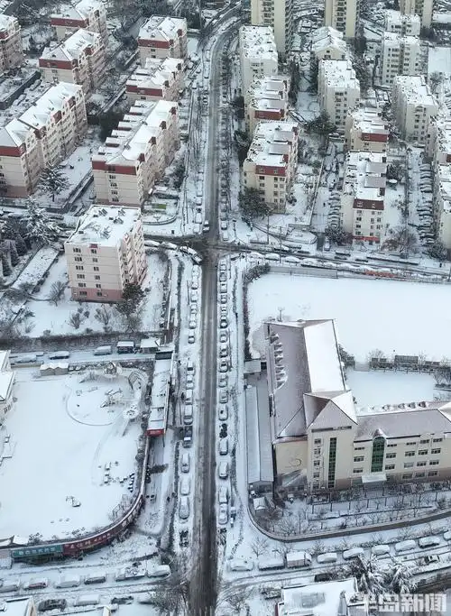 大雪过后,周一交通早高峰直击!-半岛网