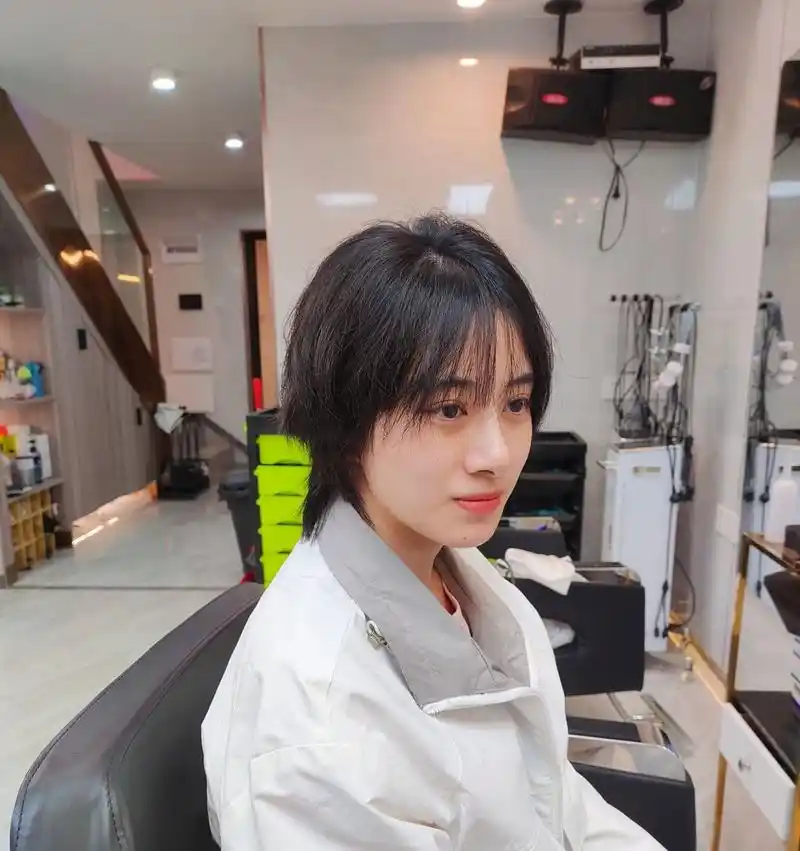 怪不得那么多女孩子都爱狼尾发型!