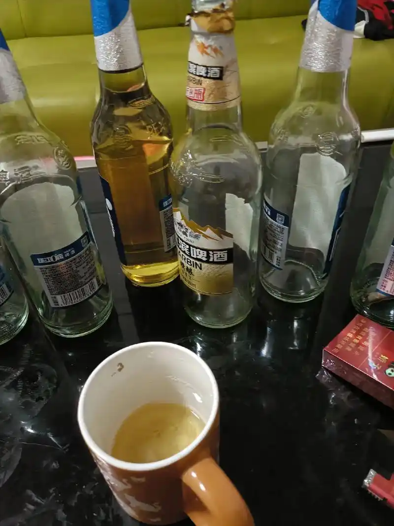 深夜的酒 #唯有喝酒解千愁 #累了就想喝点酒 我承认了,我输了