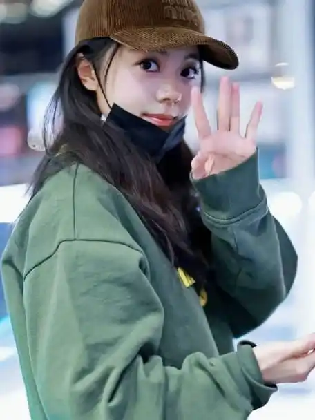 麦高马尾白西装#@赵今麦angel    出发啦7615小xer同学的微博视频