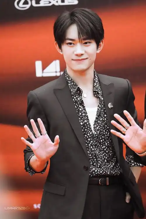 易烊千玺葭月廿二历胜景##四字 易烊千玺 yyqx 四字弟弟