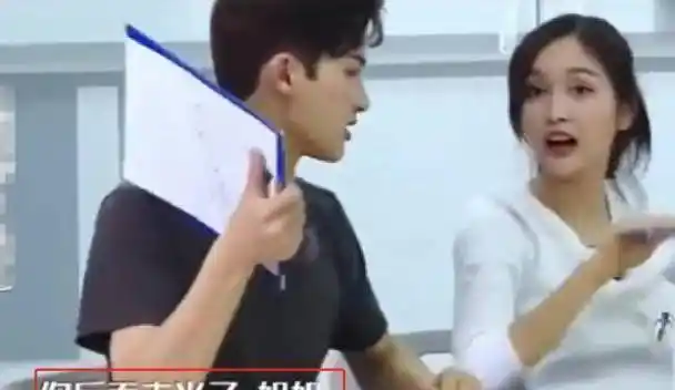 朱正廷帮吴宣仪整理衣服太亲昵,谁注意到朱正廷怎么称呼吴宣仪?