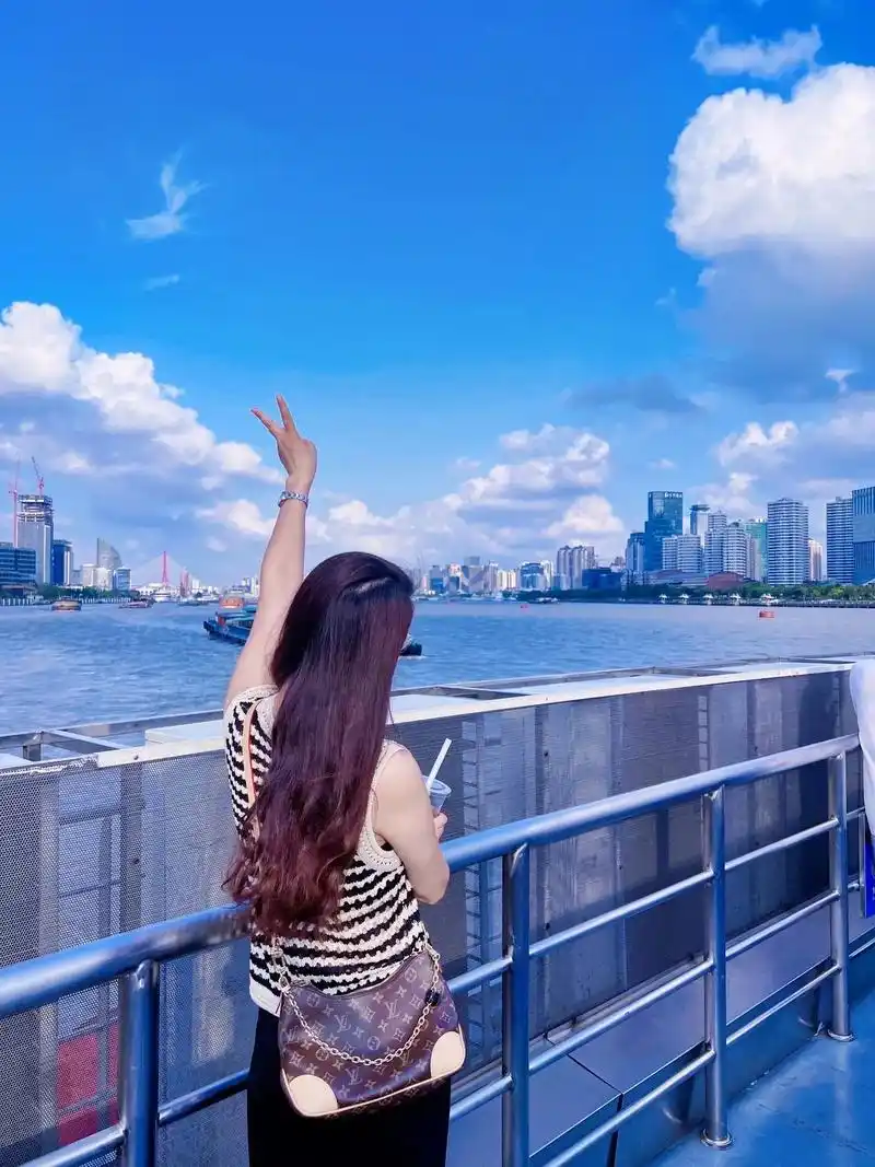 晚风很温柔 #背影 时光清浅,安静与热闹我都喜欢 - 抖音