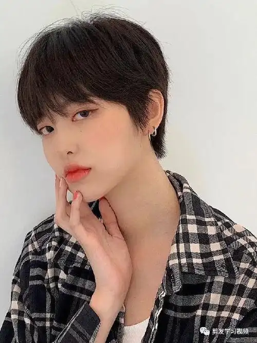 2021巨火网红超a超短发定型烫