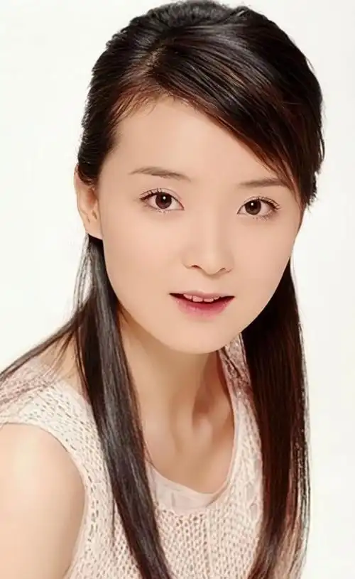 王艳高清冷艳美照,楚楚动人!