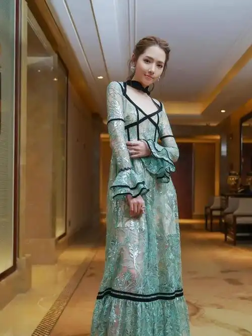 郭碧婷才是明星圈气质女神穿一件绿色连衣裙高贵优雅绝了