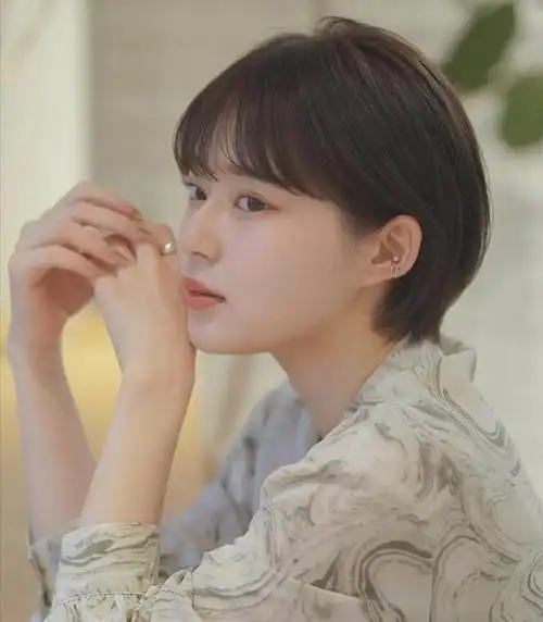 流行"露耳短发",这4个发型特别时尚,可甜可盐,更显年轻