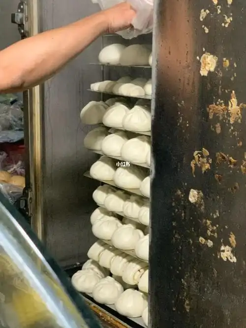 加班后买了五毛钱的馒头